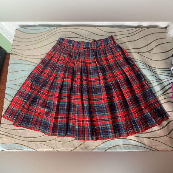 Woodland Canada | Plaid Skirt - 7/8 - Picture 2 of 5